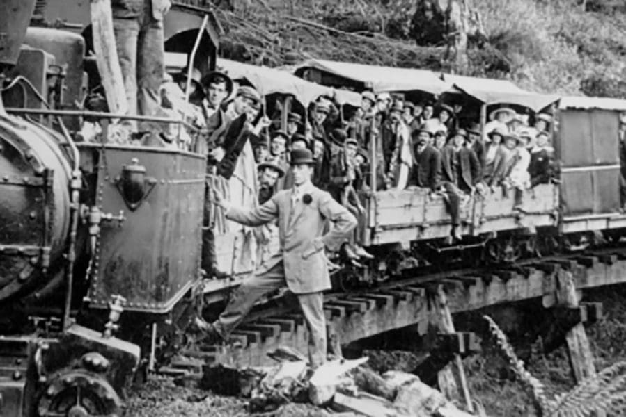 <em>Transforming the Island: railways </em><em>in Tasmania</em>